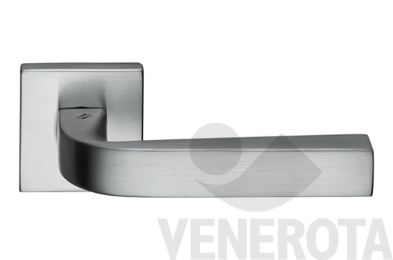 Immagine big Immagine di Maniglia Prius con rosetta quadra Colombo Design