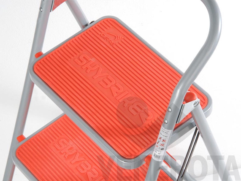 immagine 2 di Immagine di Sgabello Sgabby con gradino largo Gierre Scale